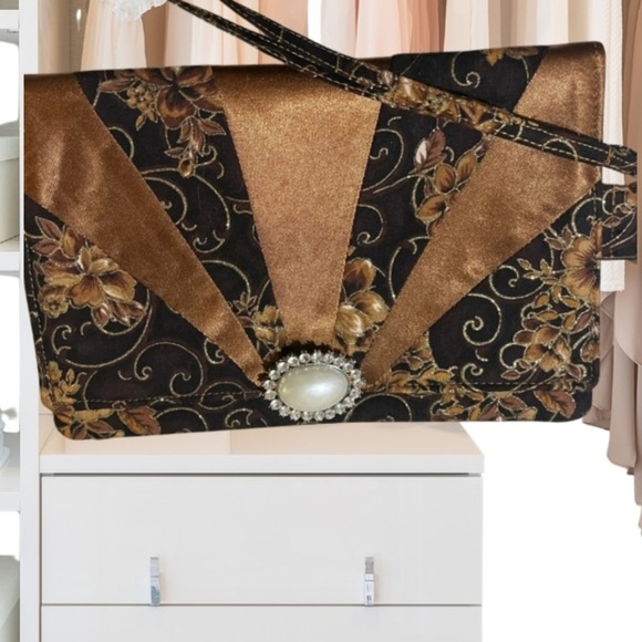 Elegant Floral Clutch with Jewel Accent - Picture 1 of 5